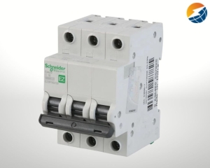 INTERRUPTOR TERMOMAGNÉTICO EASY 9 MCB 3X16A SCHNEIDER 